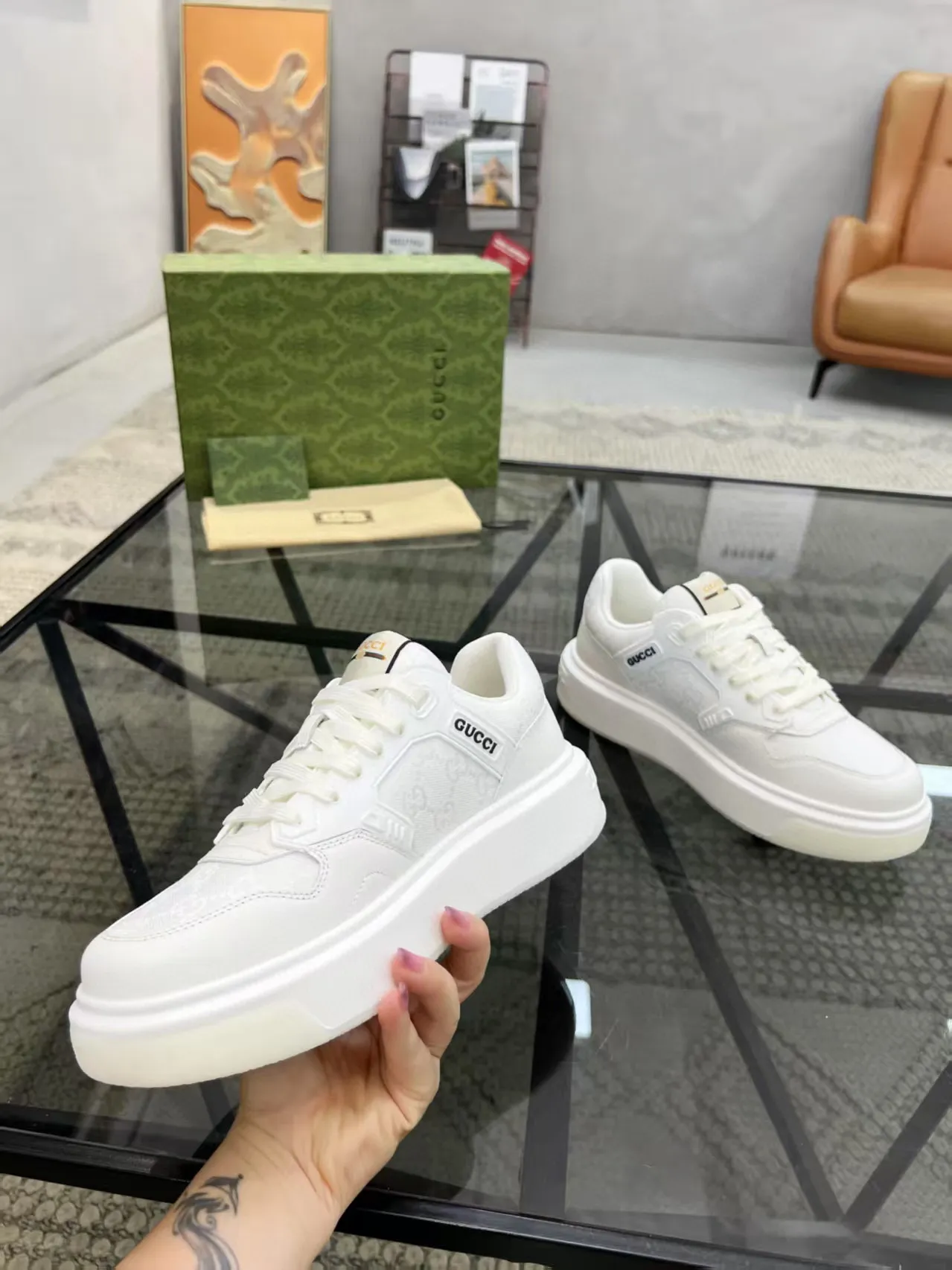 Factory price: 460💰Gucci new men's shoes GUCCI [Lightning] latest shoes are shipped. Original quality, fashionable, made of special materials, sheepskin lining, brand new packaging. The foot feels super comfortable and the workmanship is impeccable. Size: 38-44, customized 45